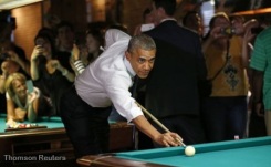 obama shooting pool